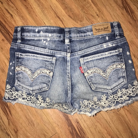 ✨Levi’s shorty short - Picture 3 of 6